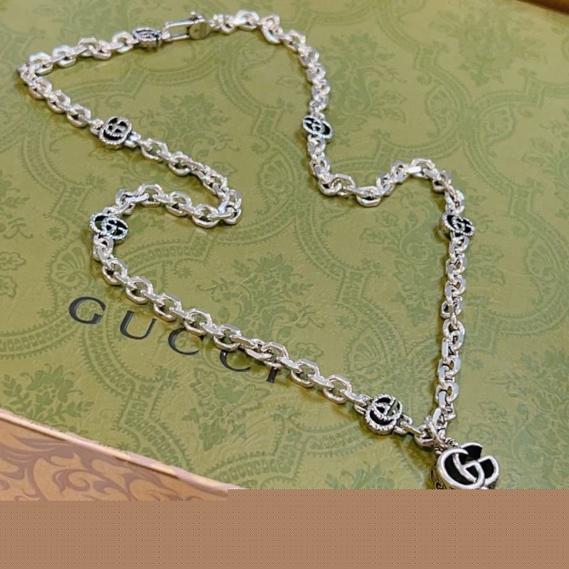 G*u*i necklaces